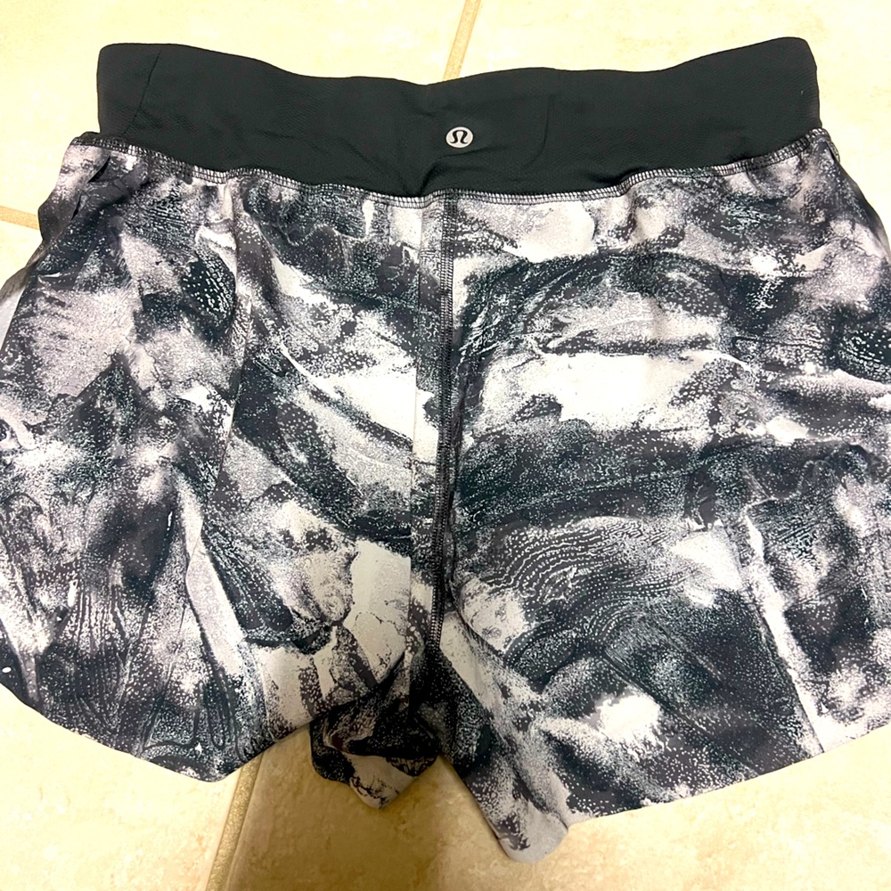 Lululemon find your pace high rise 3”